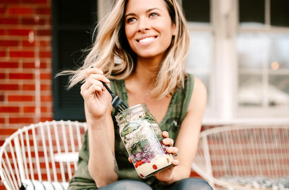 Easy Keto Mason Jar Salad Recipe with MCT Oil Dressing (Meal Prep Frie